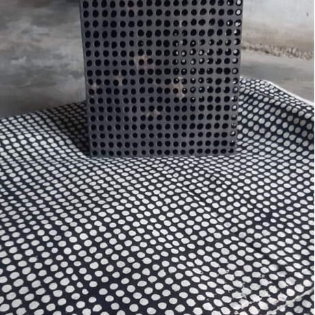 厚さが選べる　バグルー伝統染　ハンドブロックプリント生地 ー Dots