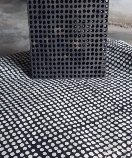 厚さが選べる　バグルー伝統染　ハンドブロックプリント生地 ー Dots