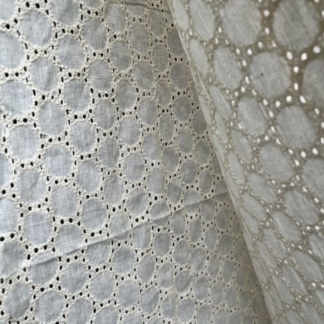 機械織りカットワーク刺繍生地　サークルー50cmー