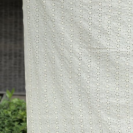 機械織りカットワーク刺繍生地ー50cmー