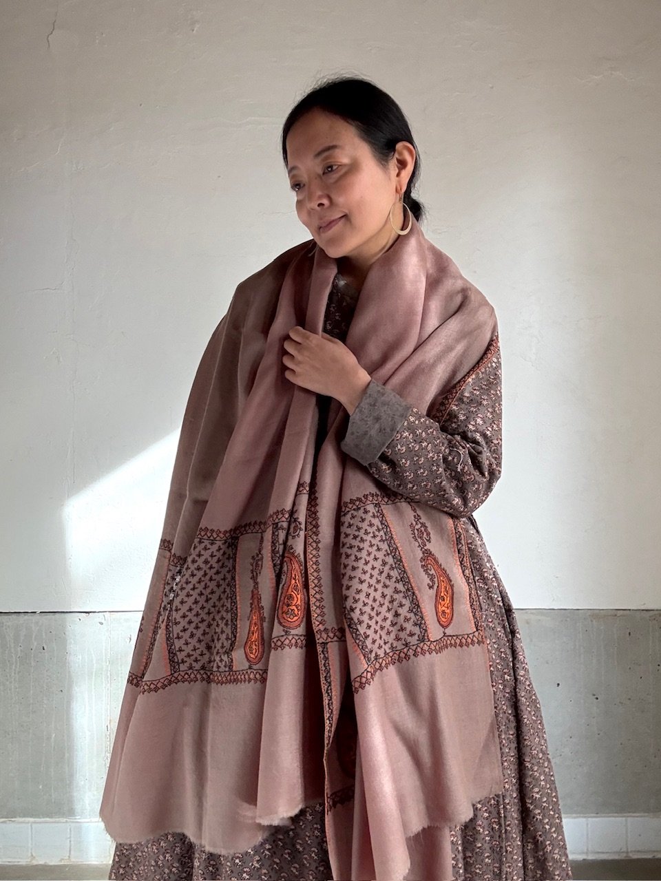 ヌキテパ     大判刺繍ストール     美品 ヌキテパ 大判刺繍ストール 美品 ヌキテパ 大判刺繍ストール 美品 2025