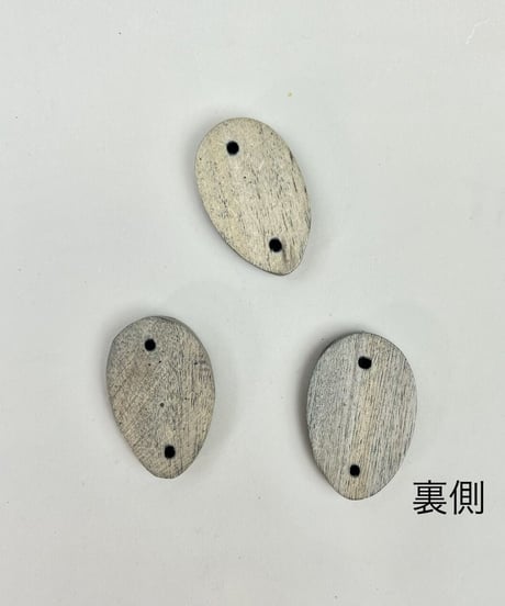 インド天然素材ボタンー木製ー38×24mm 3個