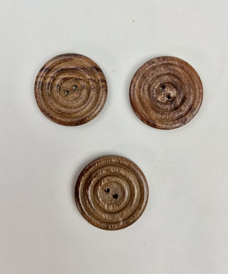 インド天然素材ボタンー木製ー37mm  3個