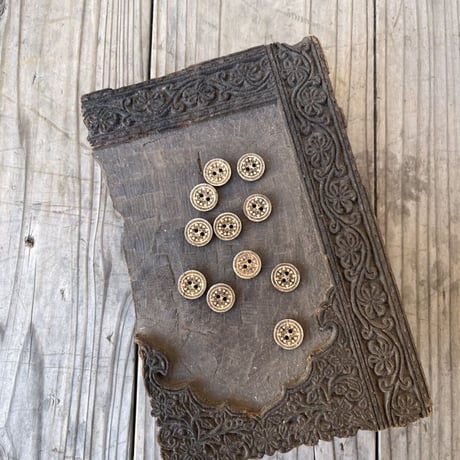 インド天然素材ボタンーココナッツBー12mm  10個