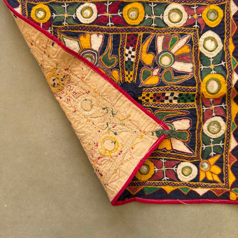 ヴィンテージ グジャラートの壁飾り 古布市 Y | ONABAKE97