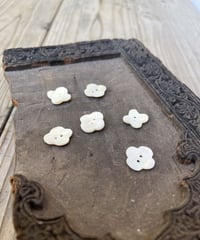 インド天然素材ボタンー貝ー1.5cm×5個