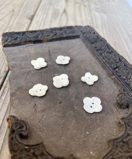 インド天然素材ボタンー貝ー1.5cm×5個