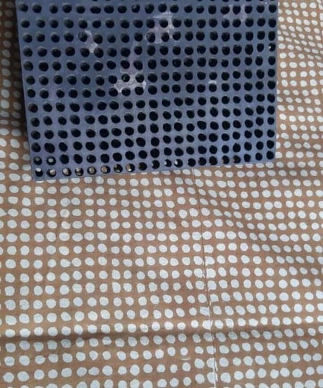 厚さが選べる　バグルー伝統染　ハンドブロックプリント生地 ー Dots