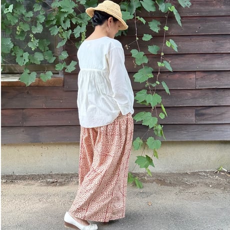 ルクツルのワイドパンツ ーバグルーハンドブロックプリントー