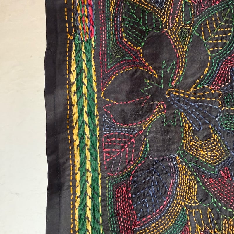 手刺繍のタペストリー | ONABAKE97