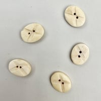 インド天然素材ボタンー水牛ー16×14mm  5個
