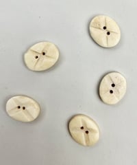 インド天然素材ボタンー水牛ー16×14mm  5個