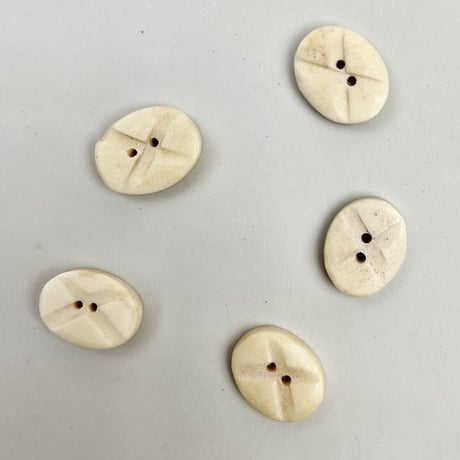 インド天然素材ボタンー水牛ー16×14mm  5個