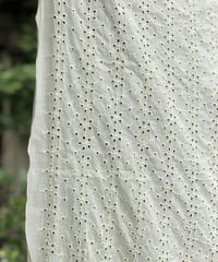 機械織りカットワーク刺繍生地ー50cmー