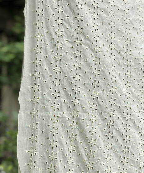 機械織りカットワーク刺繍生地ー50cmー