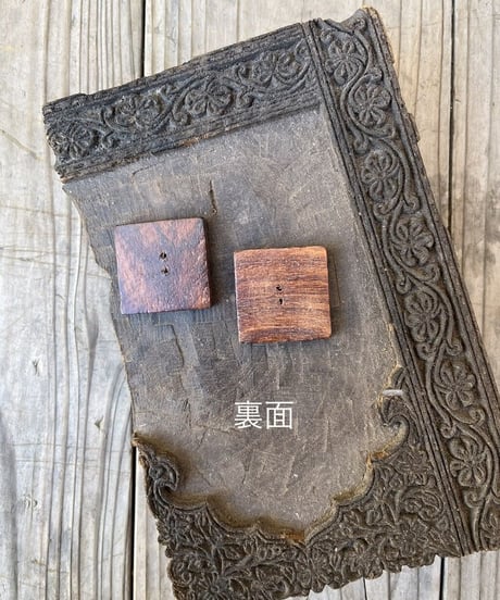 インド天然素材ボタンー木ー　3cm×3個