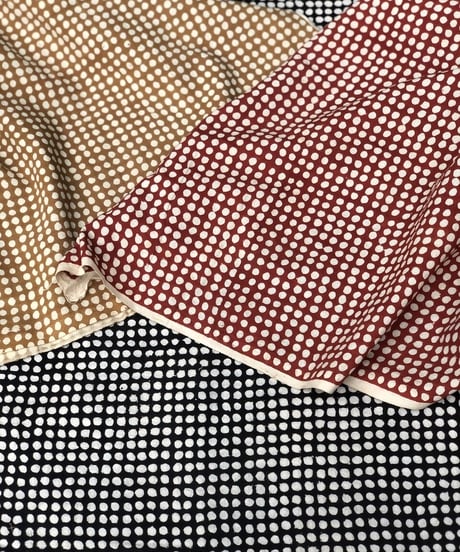 厚さが選べる　バグルー伝統染　ハンドブロックプリント生地 ー Dots
