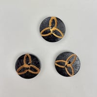 インド天然素材ボタンー木製ー27mm  3個