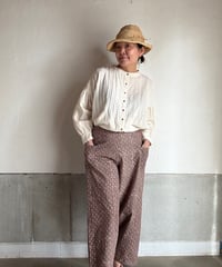 ルクツルのシンプルパンツーバグルー伝統染めハンドブロックプリントーグレー×赤