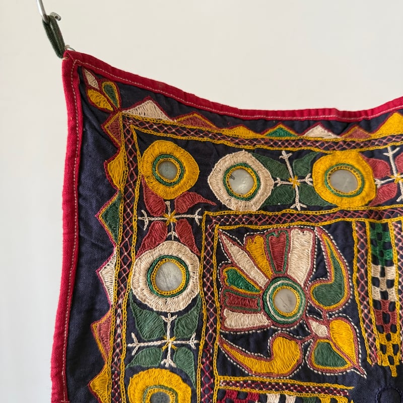 ヴィンテージ グジャラートの壁飾り 古布市 Y | ONABAKE97