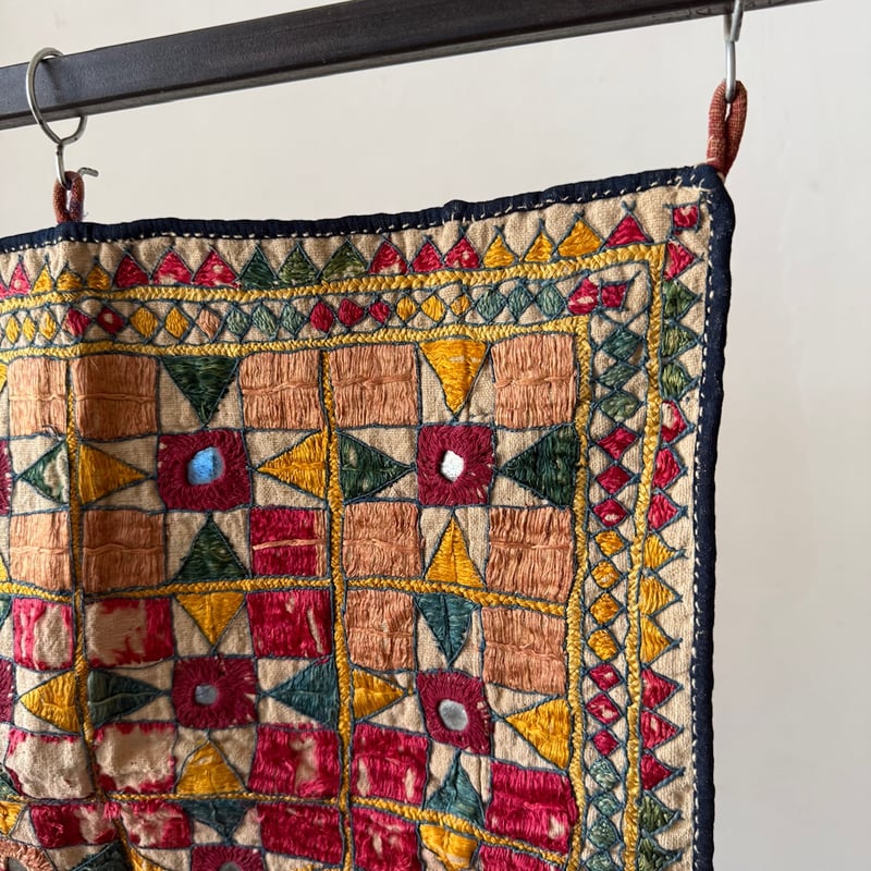 ヴィンテージ グジャラートの壁飾り 古布市 X | ONABAKE97