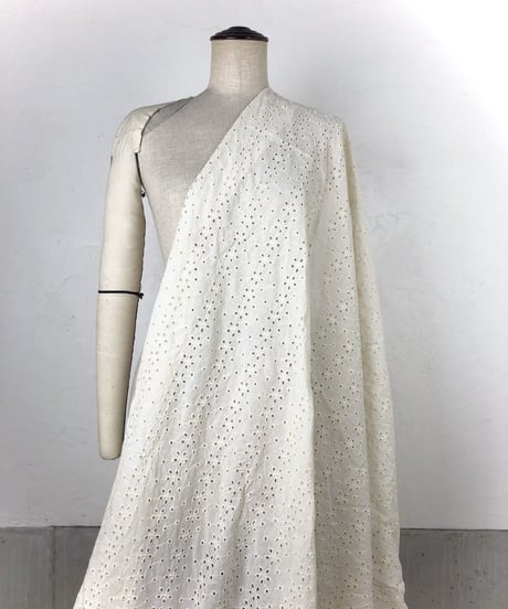 機械織りカットワーク刺繍生地ー50cmー