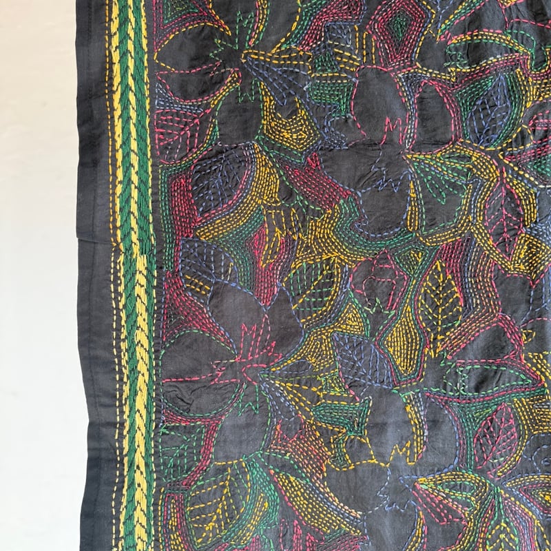 手刺繍のタペストリー | ONABAKE97