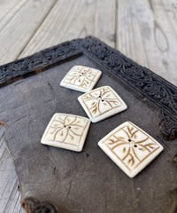 天然素材のボタンー水牛ボーンー2.5cm×2個