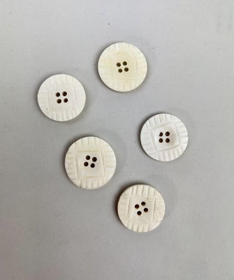 インド天然素材ボタンー水牛ー25mm  5個