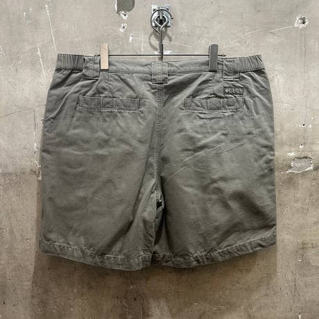 used COLUMBIA SHORT PANTS