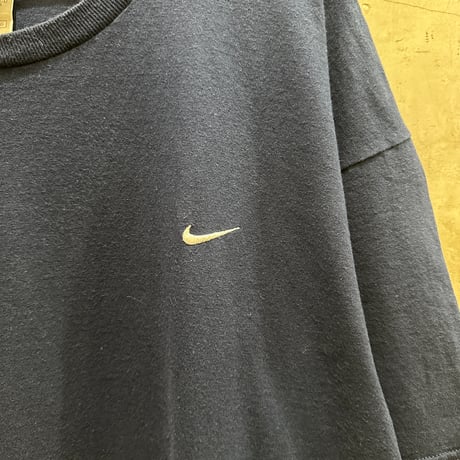 used NIKE SWOOSH TEE