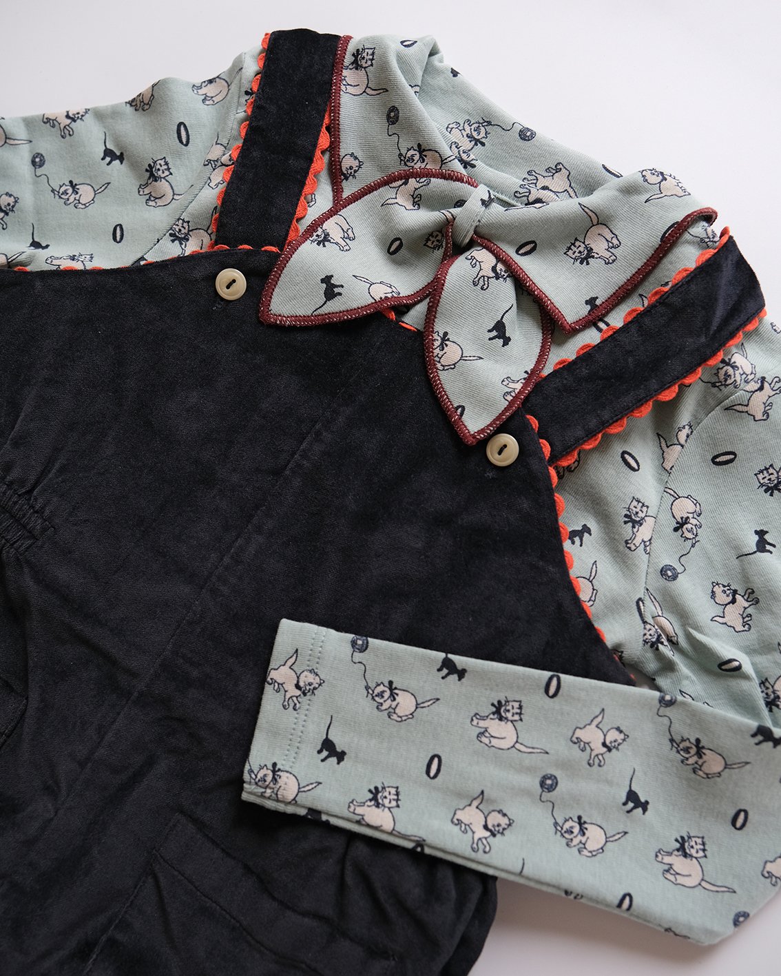 Misha & Puff / Junior Scout Top - Sage Cat & Mo