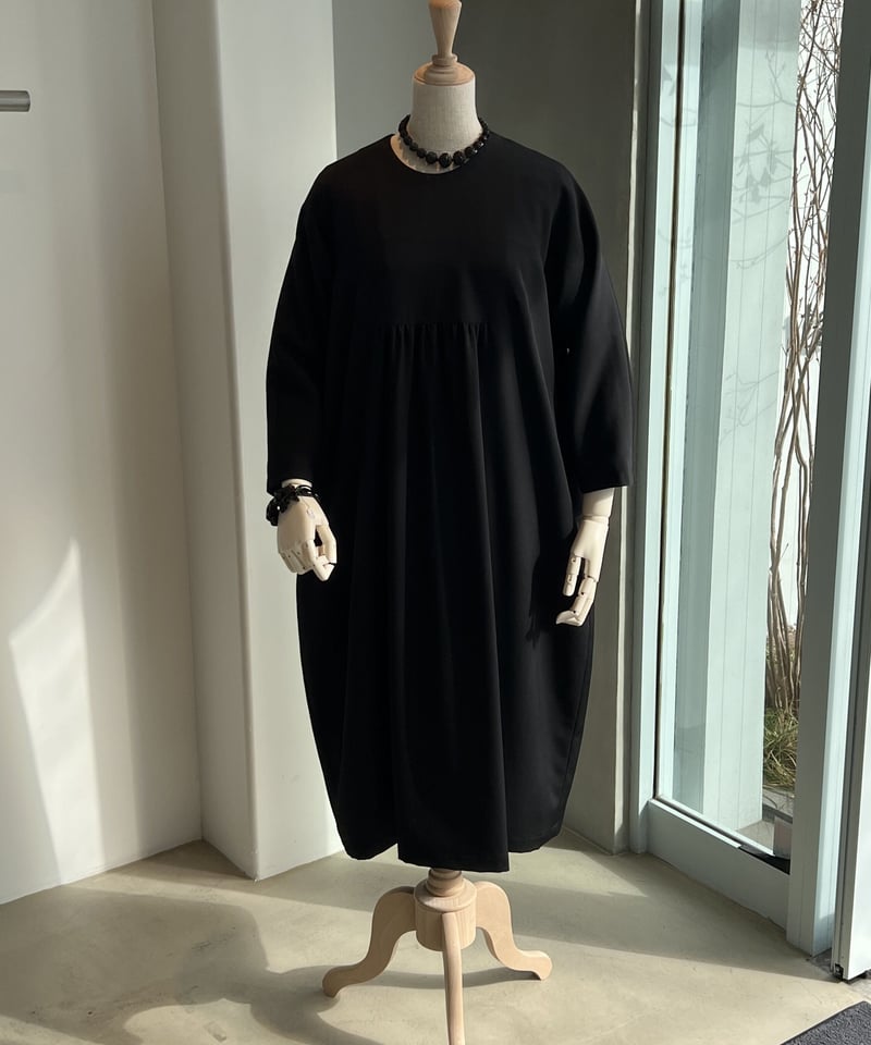 優しいフォーマル】黒ギャバワンピース（high quality Gabardine