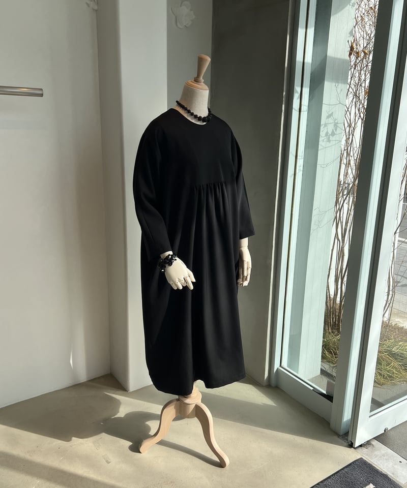 優しいフォーマル】黒ギャバワンピース（high quality Gabardine