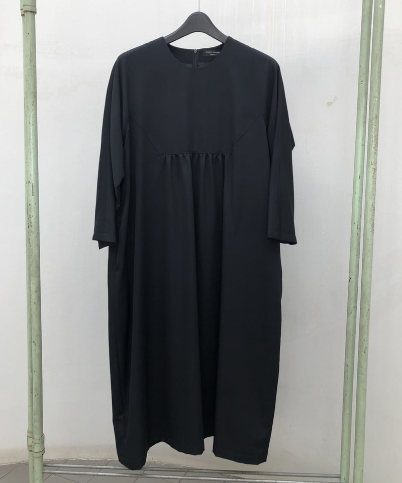 優しいフォーマル】黒ギャバワンピース（high quality Gabardine