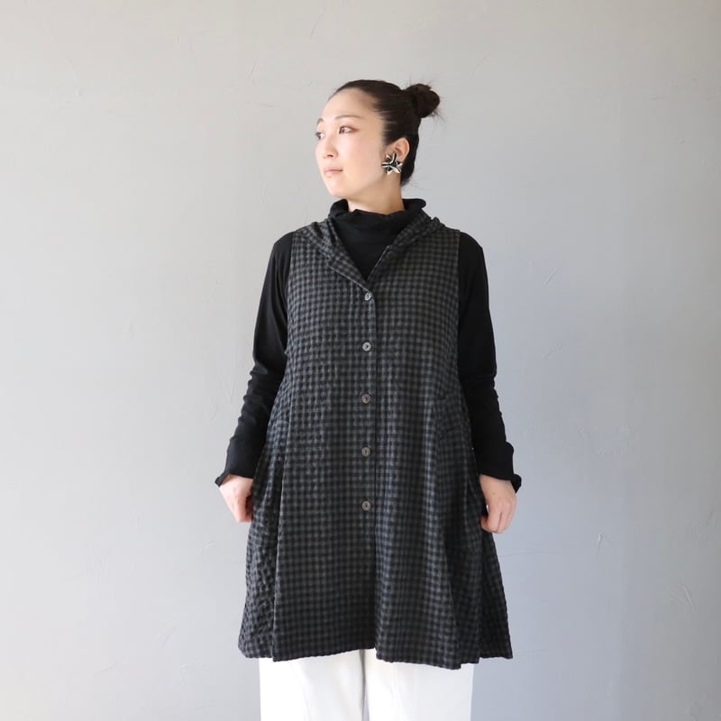 サクソバンク ジレ サイン入り さっと羽織れる、フード付きジレ〈黒〉【coulage】 | ZIPANG（じ