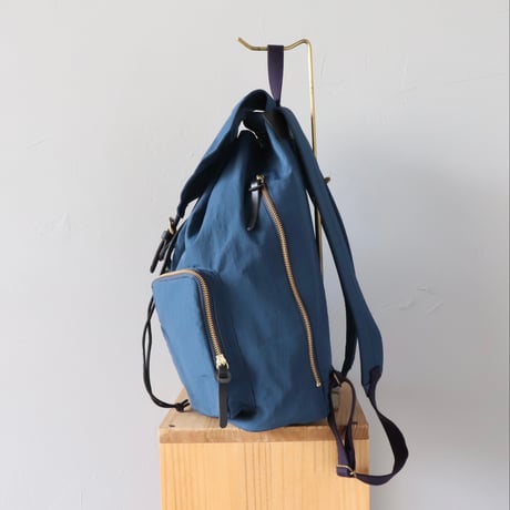 CLEDRANのナイロンリュック〈ネイビー〉
