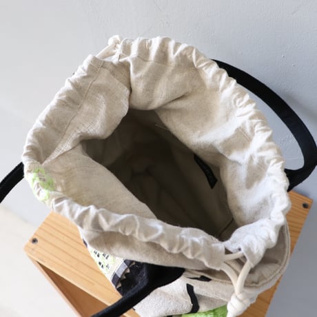 Pompom zomia drawstring bag〈きみどりのラインとポンポン〉【TOMOO DESIGNS】