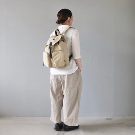 CLEDRANのナイロンリュック〈サンド〉