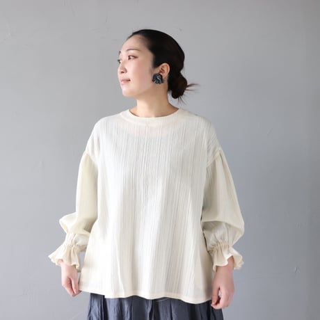 フリルそでの大人プルオーバー〈アイボリー〉【Fauna and Flora×ZIPANG】