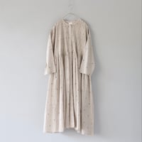 ハンドメイドプリントのピンタックワンピース【maison de soil】