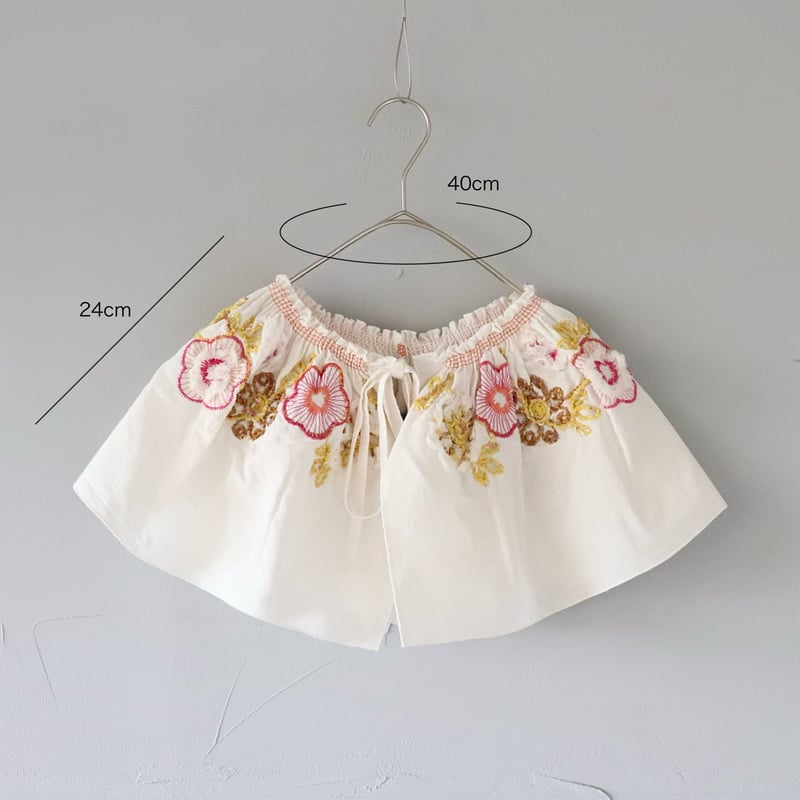 フラワー刺繍ギャザーつけえり〈ホワイト〉【M.&KYOKO】 | ZIPANG（じ