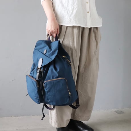 CLEDRANのナイロンリュック〈ネイビー〉
