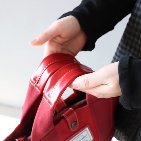整理整頓が得意な、ちょうどバッグ〈RED〉【COMODO】