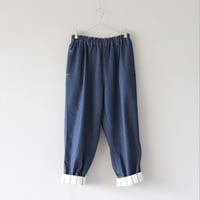 すそがワンポイントのすっきりデニムパンツ【Cotton House Aya×ZIPANG】