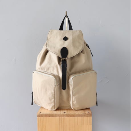 CLEDRANのナイロンリュック〈サンド〉