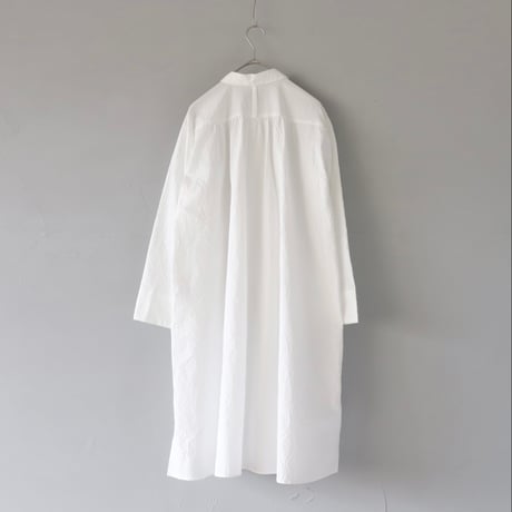 Cotton House Ayaの白のロングブラウス