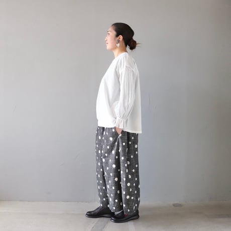 フリルそでの大人プルオーバー〈白〉【Fauna and Flora×ZIPANG】