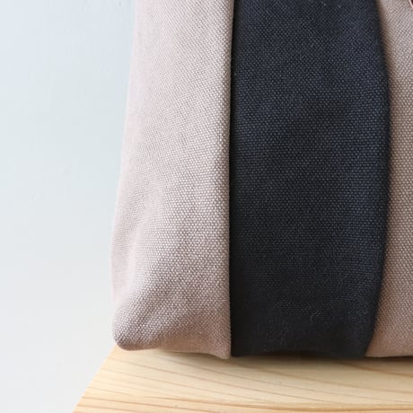 整理整頓が得意な、ちょうどバッグ〈GRAY〉【COMODO】
