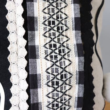 Pompom zomia drawstring bag〈ベーシック〉【TOMOO DESIGNS】